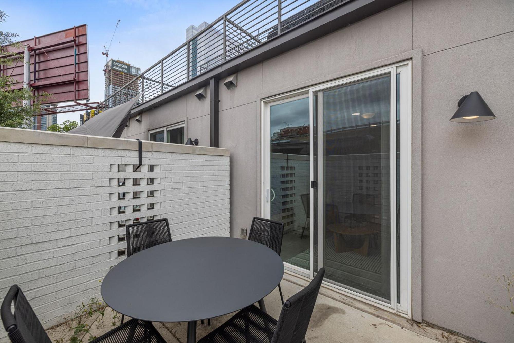 Placemakr Downtown 4*
